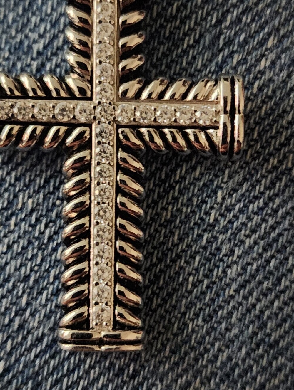 David Yurman Silver Cross Pendant with Pave Diamonds - Picture 3 of 8